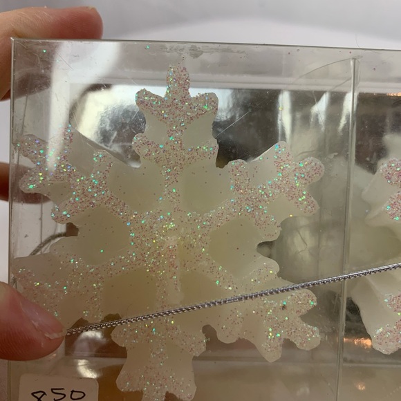 3 snowflake candles - Picture 3 of 4